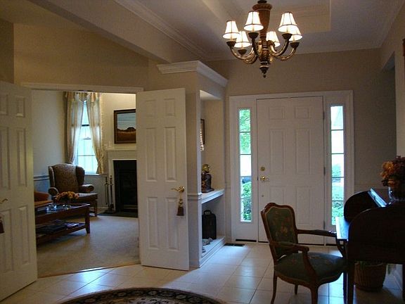 Grand entry with tray ceiling.