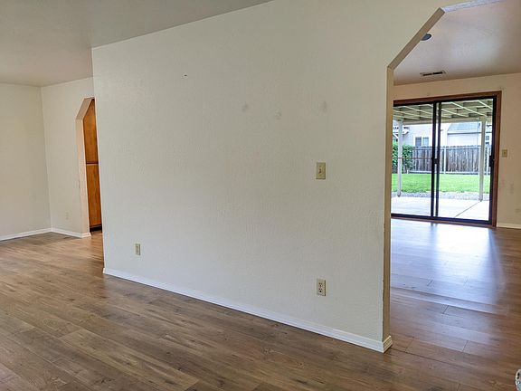 3rd image of 3063 Waterford Ct
