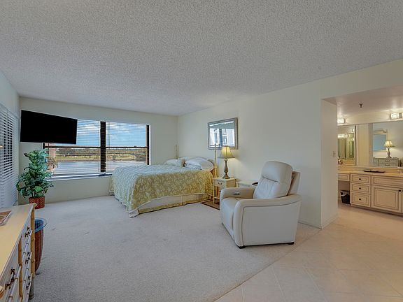 4th image of 372 Golfview Road #403