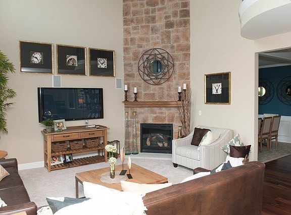 2nd image of 19 Palisades Blvd