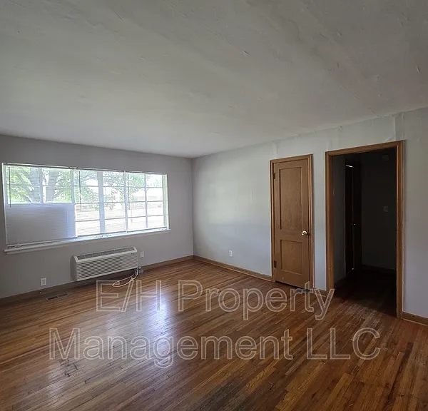 718 S Hunter St — Photo 3