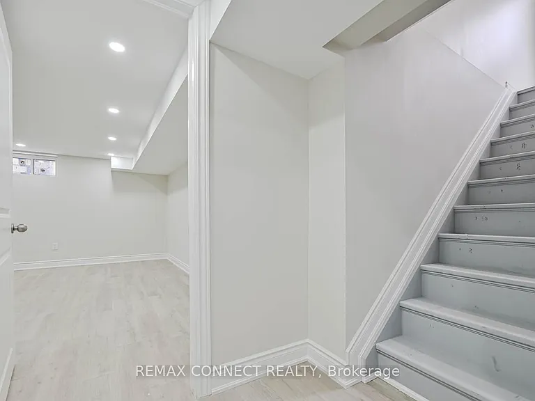 55 Taysham Cres — Photo 3