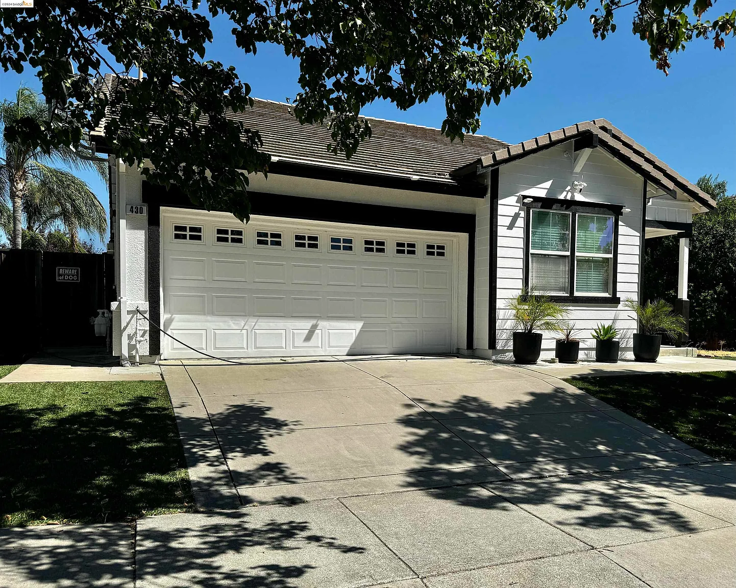 430 Roundhill Dr photo 1