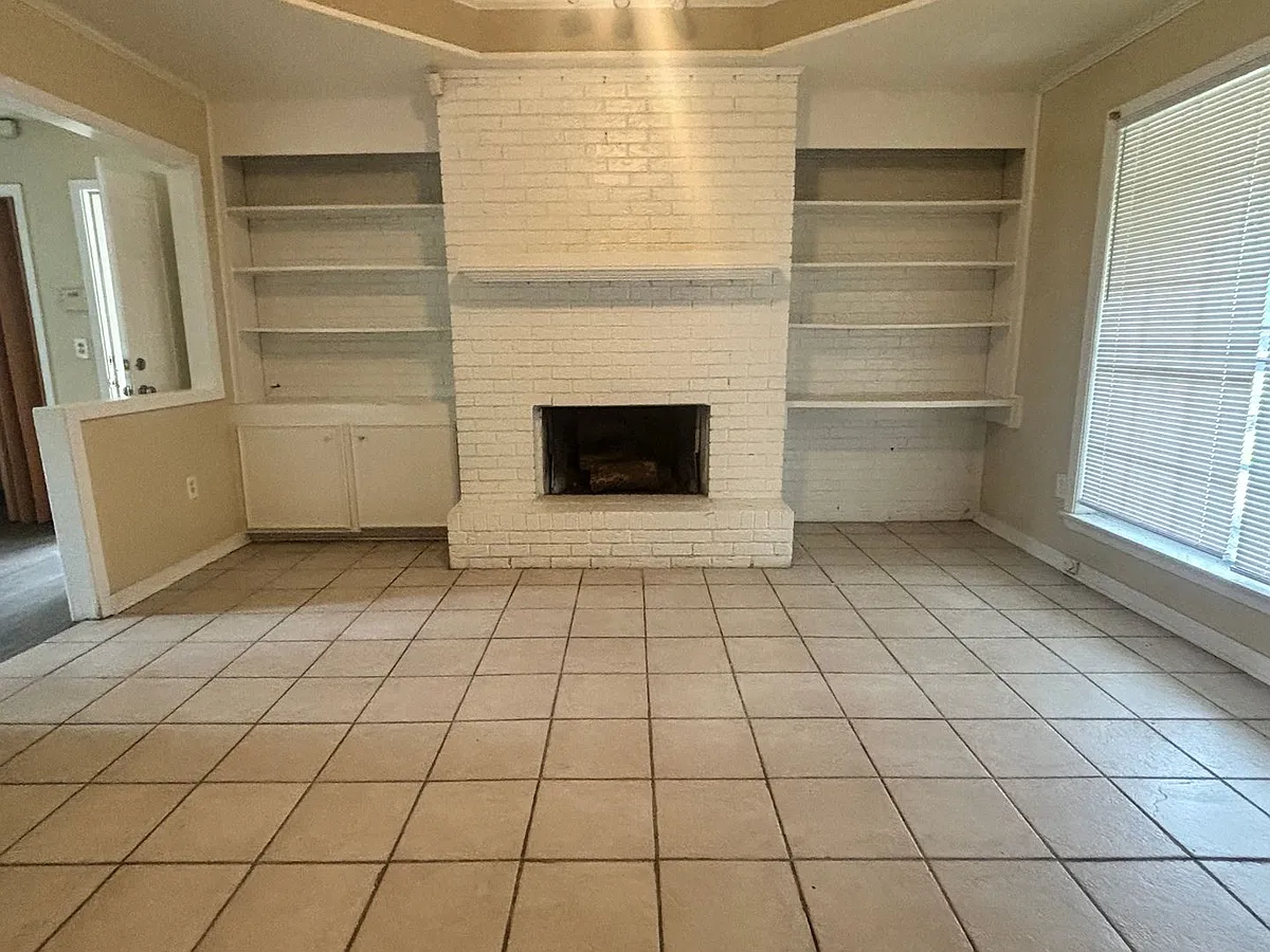 Building Photo - 2452 Oak Grove Ln