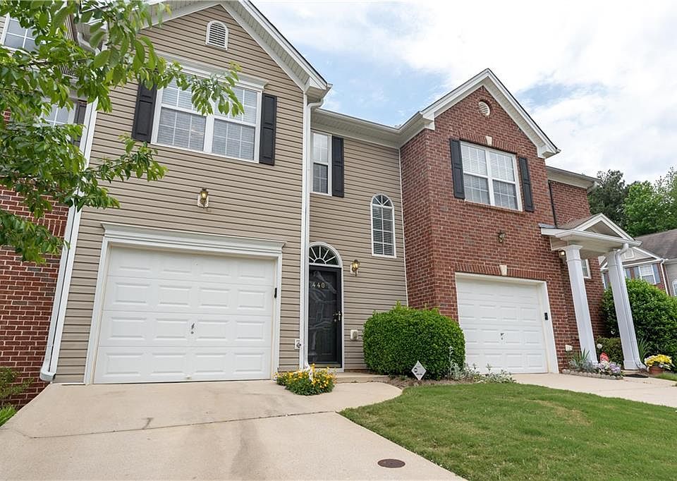 1st image of 440 Lantern Wood Dr