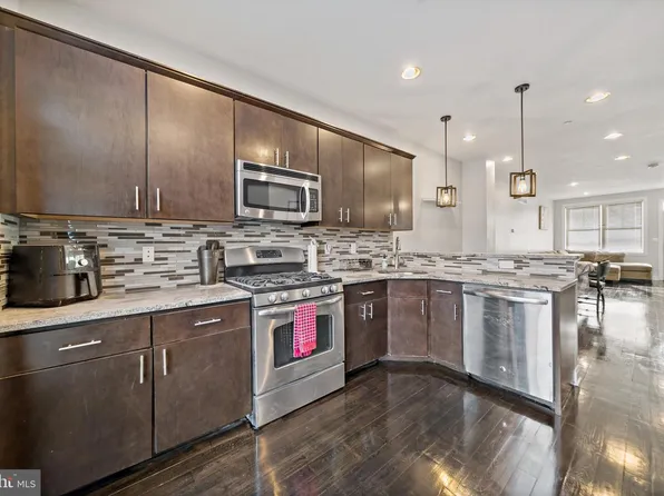 1517 Latona St, Philadelphia, PA 19146