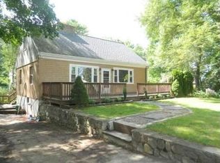 19 2nd Ave, Halifax, MA 02338