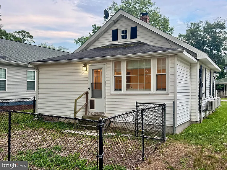 219 Longfellow Ave — Photo 23