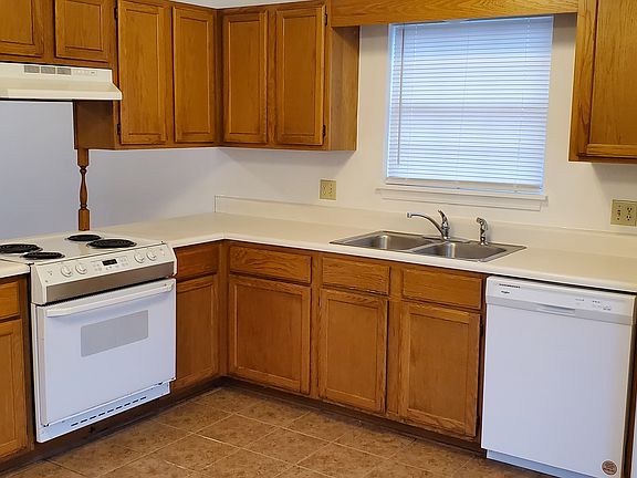 4th image of 130 Rockyreef Cir