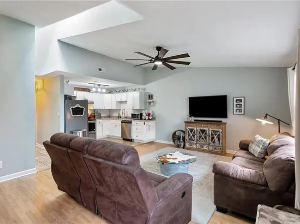 3615 Clover Meadows Dr, Chesapeake, VA 23321