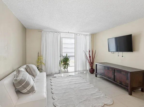 3141 NW 47th Terrace #124, Lauderdale Lakes, FL 33319