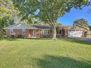 710 Sunset Dr, Mahomet, IL