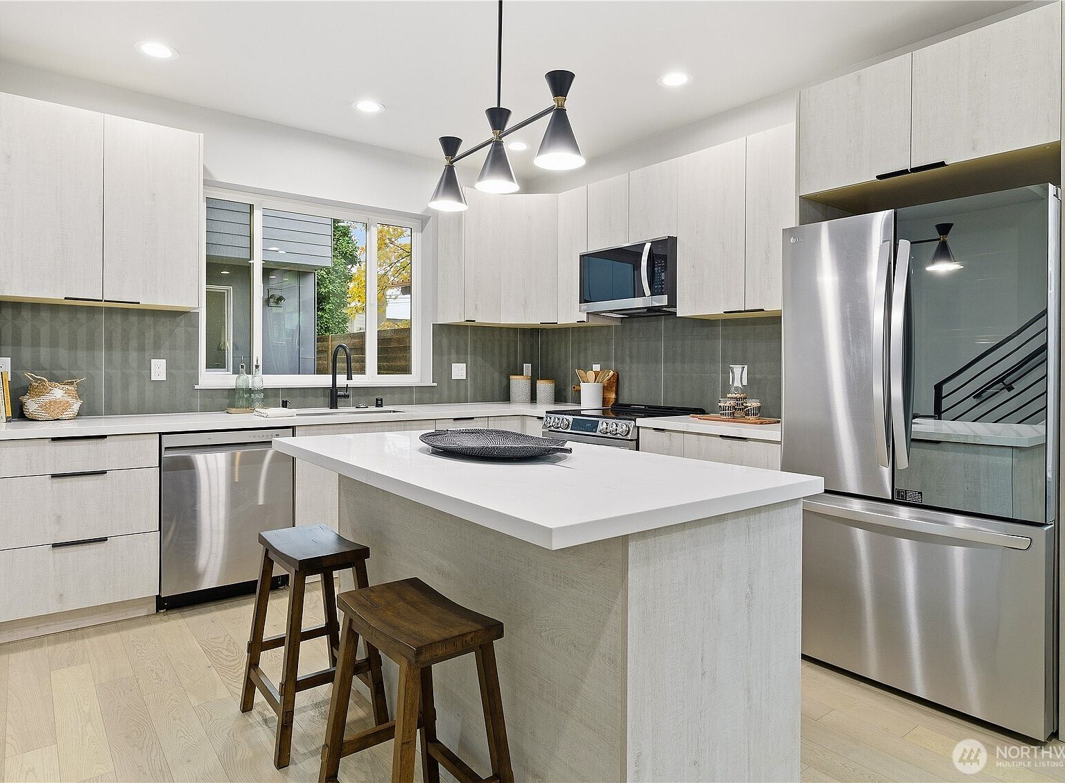 sページ 11825 59th Avenue S #C, Seattle, WA 98178 | Zillow