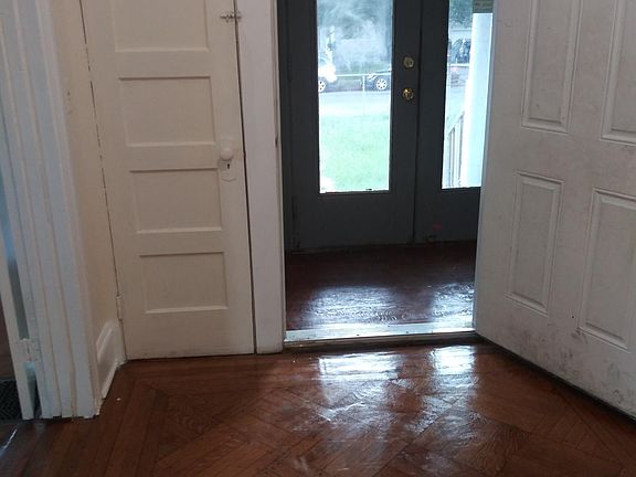 5th image of 526 Laurel Ave Floor 1