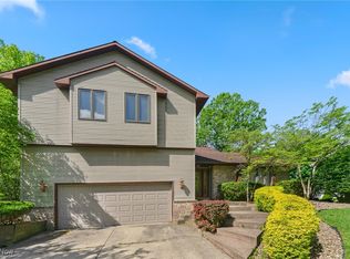 520 Stonybrook Ln, Canfield, OH