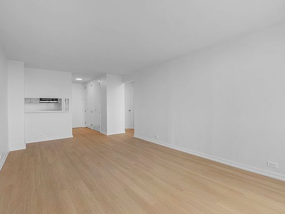 5th image of 124 W 60th St APT 30F