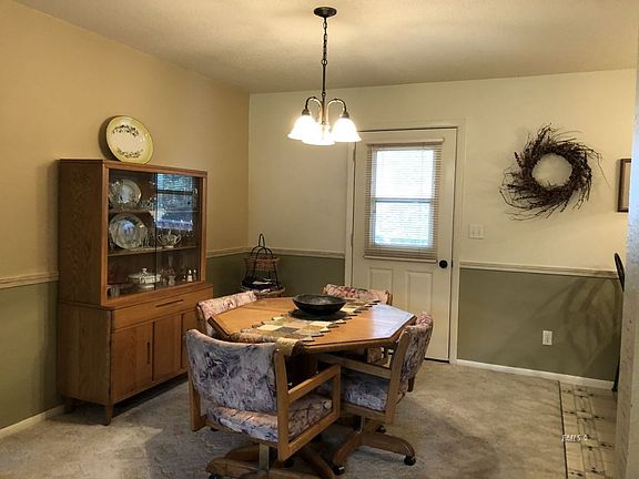 5th image of 301 Ponderosa Dr