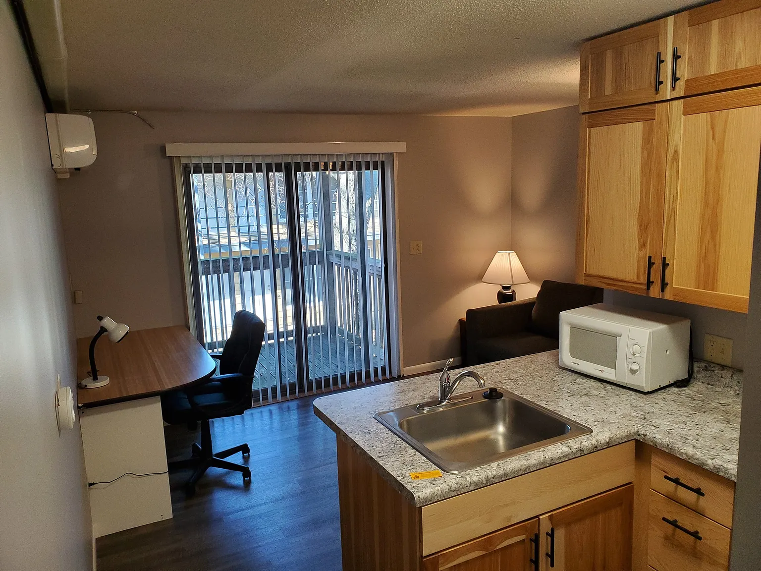 901 West Springfield Avenue - Bailey 1BR — Photo 1