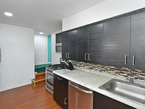 4th image of 42 Martens Ave