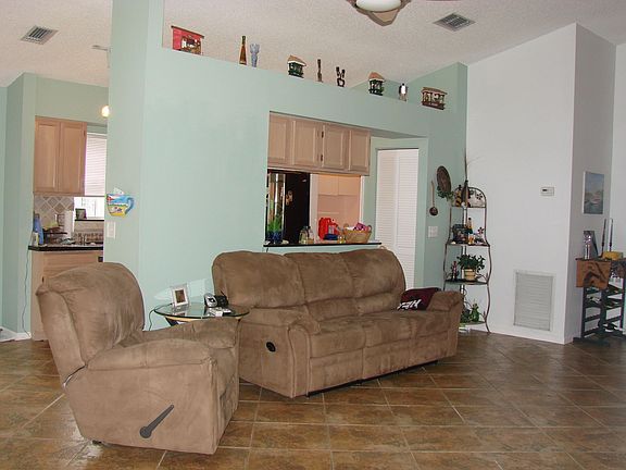 SPACIOUS FAMILY ROOM-ALL TILE