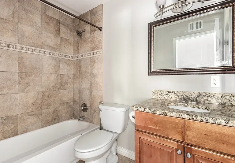 352 E Beatryce St — Photo 21