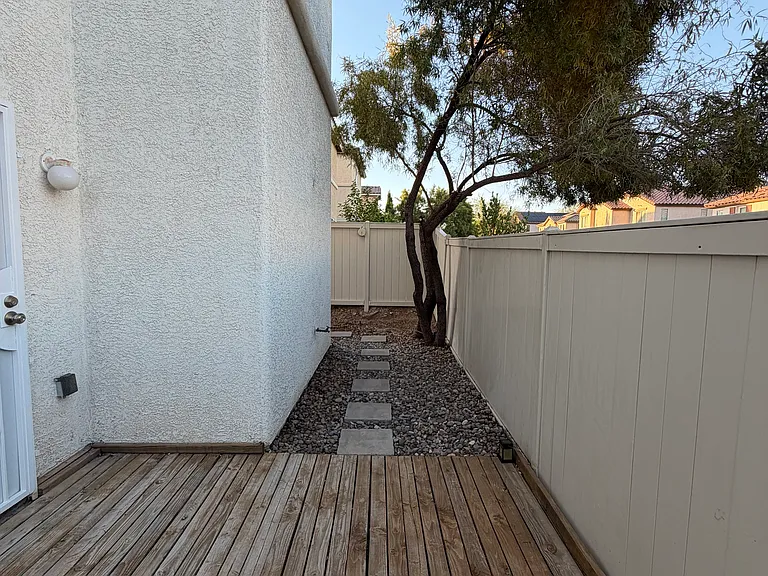 10424 Chandra Ave — Photo 27