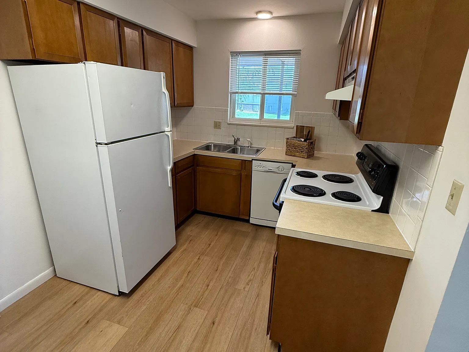 1 bed, 743 sqft, $1,200 — Photo 2