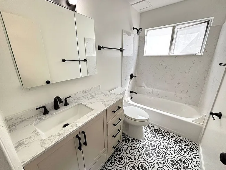 210 Athol Ave #10 — Photo 11