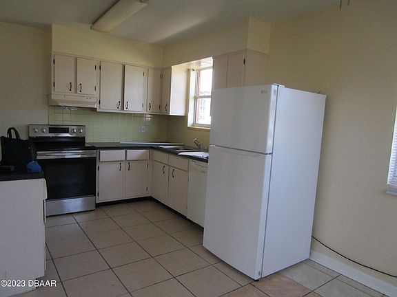 3rd image of 925 N Wild Olive Ave #1