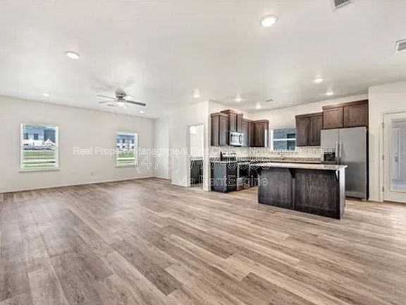 3rd image of 820 S Benchmark Ln #2