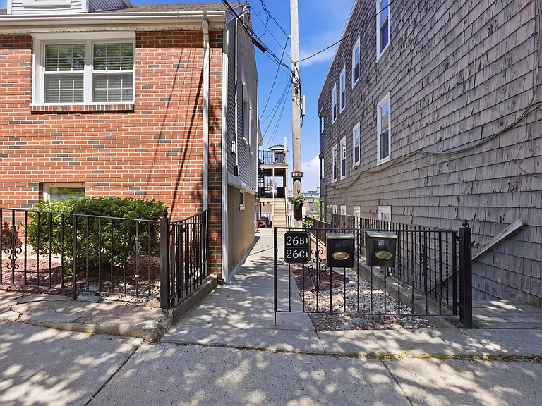 26 Saint Martin St #B — Photo 19