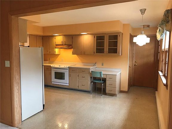 3rd image of 2562 N Tracy Dr