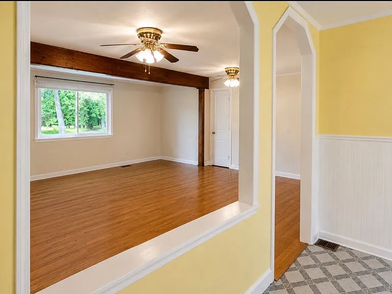 2704 Redbud St — Photo 5