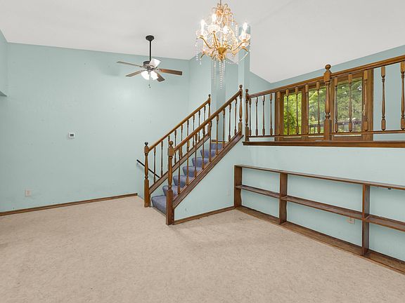 3rd image of 9785 Alaureate Ct