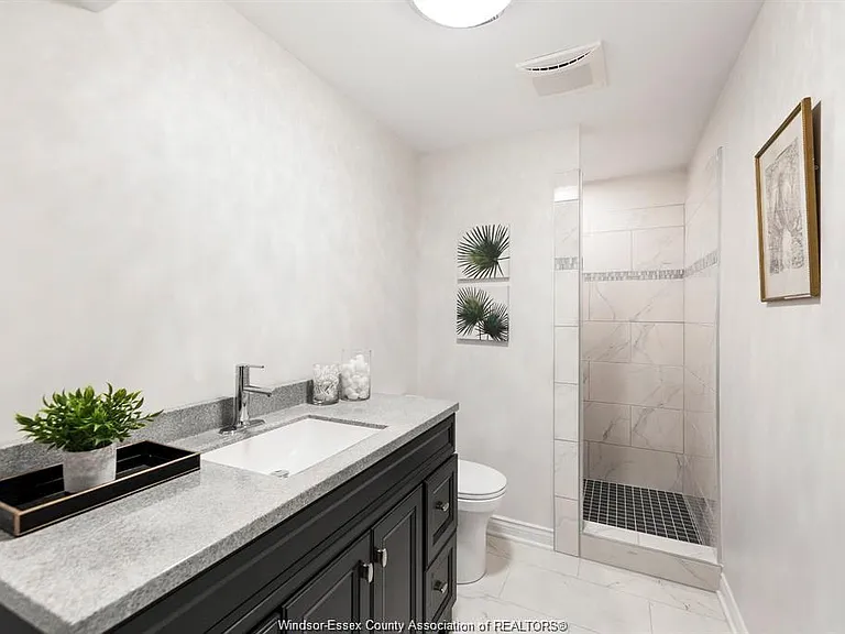 950 Kennedy Dr W — Photo 17