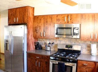 1008 Glorieta St NE, Albuquerque, NM 87112