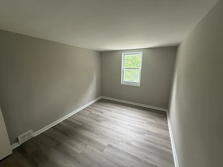 2 bed, $1,600 — Photo 9