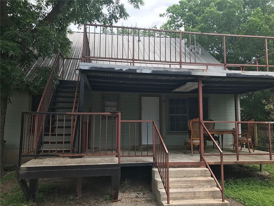 2nd image of 1017 W 3rd St