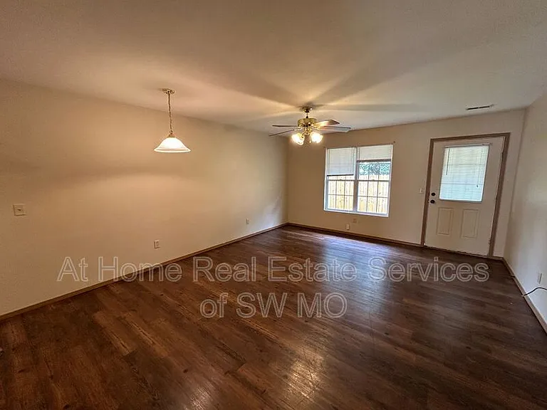 1133 S Clifton Ave — Photo 2
