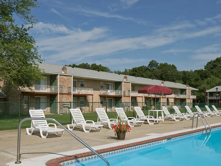 Pickwick Apartments — Photo 15