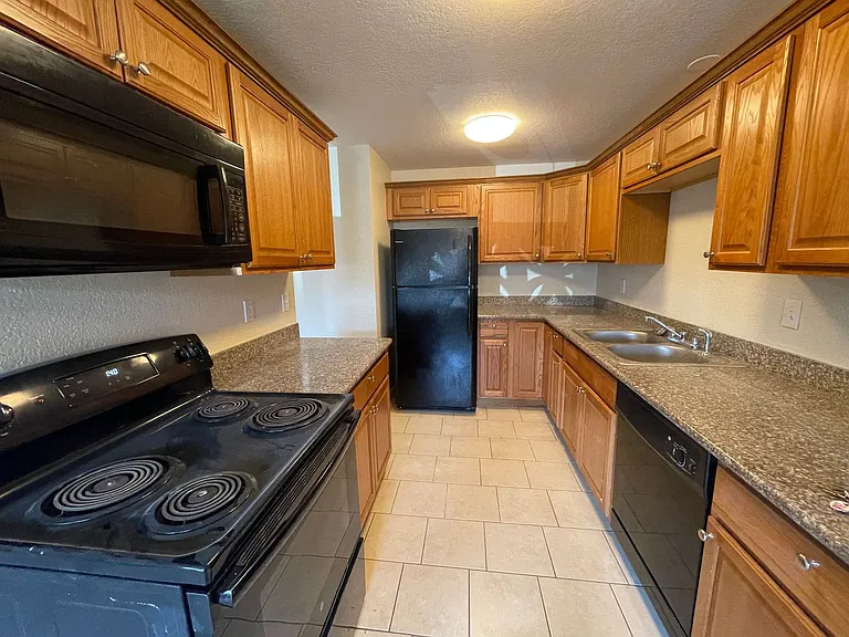 Skandi Villa in Edmonds | Boutique Apartments with Modern Touches | 1 MONTH FREE! — Photo 17