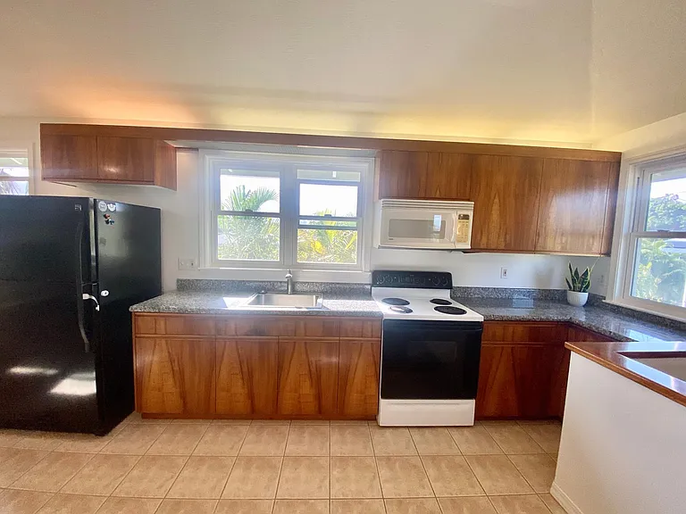 175 N Kalaheo Ave — Photo 2