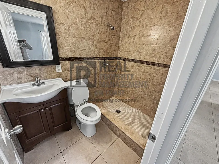 843 SW 16th Ter — Photo 13