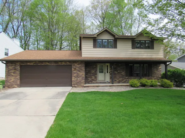 2426 Ironwood Dr, Green Bay, WI 54304