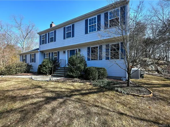 16 Applegate Lane, Monroe, CT 06468