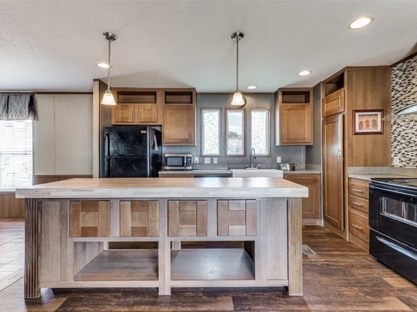 1504 Reef Dr, Azle, TX 76020
