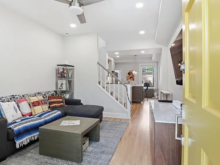 1526 D St SE #1 — Photo 3