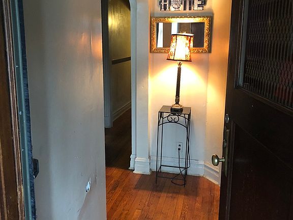 3rd image of 6242 S Artesian Ave