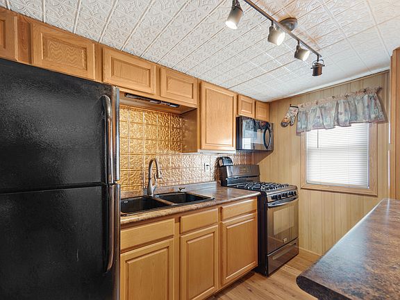 5th image of 304 Johnson St