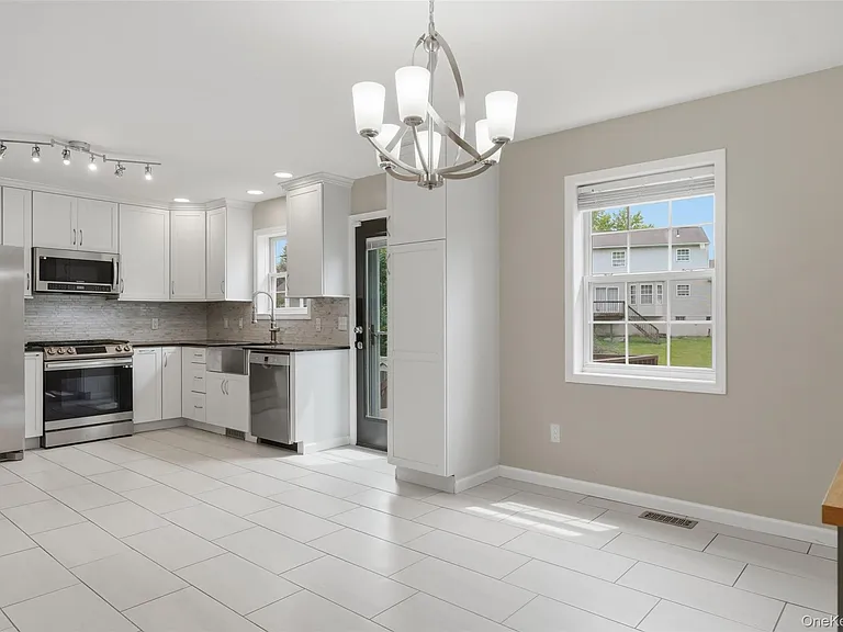 17 Watkins Dr — Photo 14